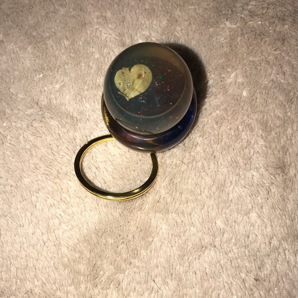 Custom epoxy mini mushroom keychain with clover 🍀 and my favorite leaf - Picture 3 of 5